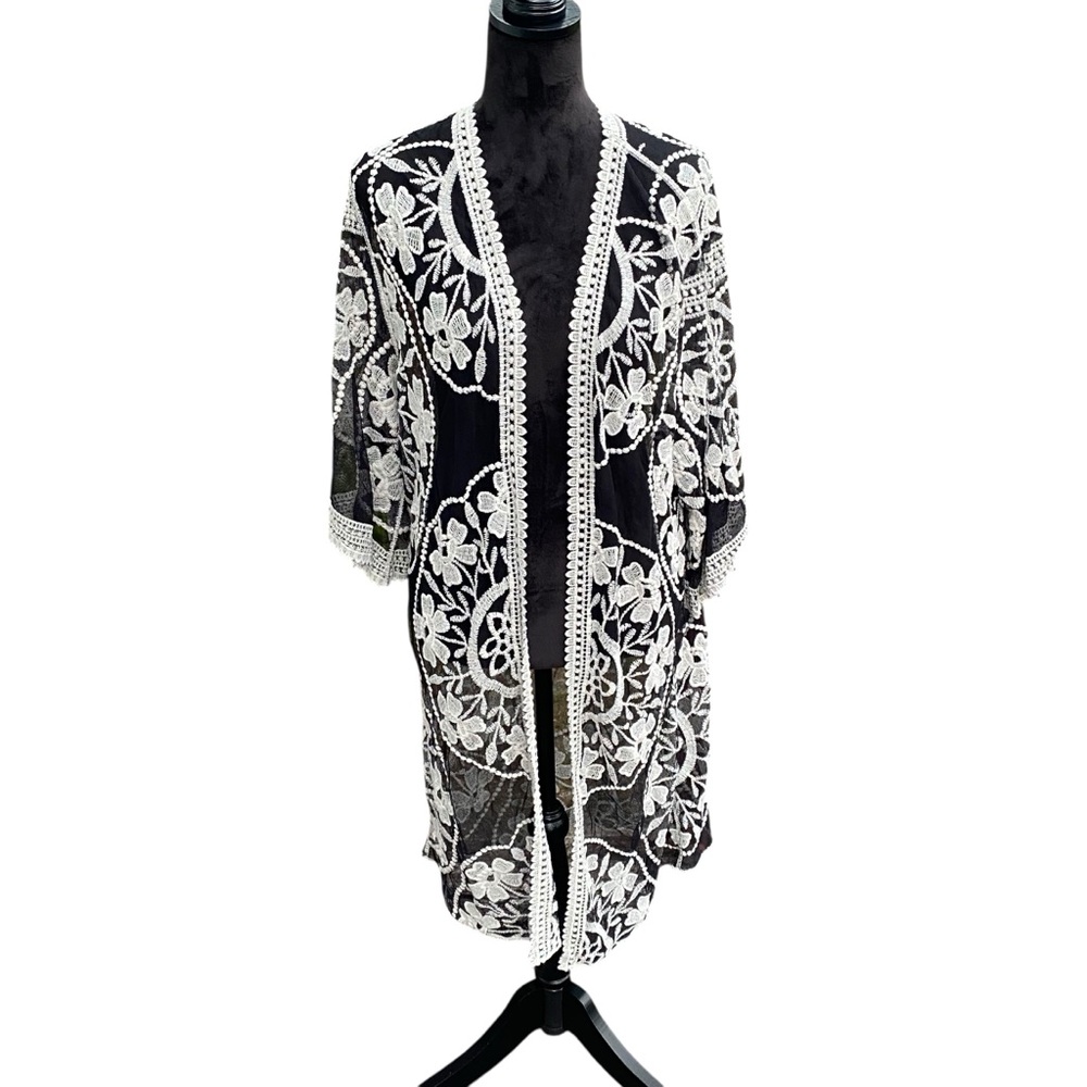 Woven Heart Black and White Floral Kimono Cardigan One Size Boho Cottage Core - Picture 7 of 14